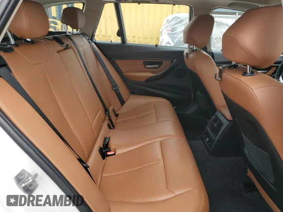 2015 BMW 3 Series 328i xDrive с VIN WBA3G7C58FK480534, выставлен на аукционе Copart как лот 48233245 с пробегом 143 573 миль миль и Списание • Salvage title. История ставок и продаж доступна на DreamBid. Изображение 10.