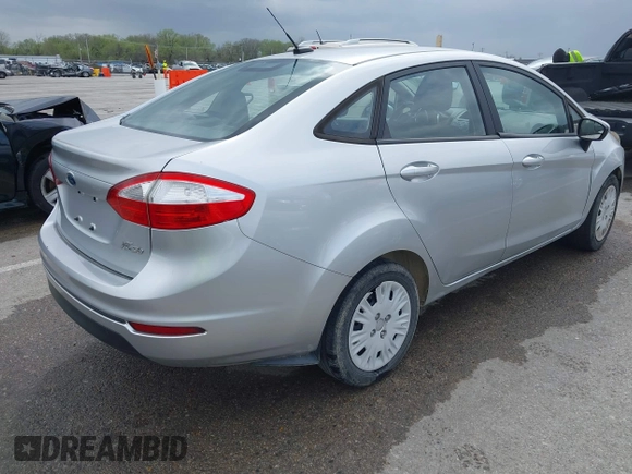 2017 Ford Fiesta S z VIN 3FADP4AJ1HM104006, wystawiony jako IAAI lot #41943413 z przebiegiem 111 873 mil mil oraz . Historia ofert i sprzedaży dostępna na DreamBid. Obrazek 4.