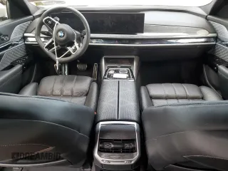 2023 BMW 7 Series 760i xDrive z VIN WBA33EJ05PCM02683, wystawiony jako Copart lot #68709704 z przebiegiem Nie podano mil oraz Szkoda całkowita • Salvage title. Historia ofert i sprzedaży dostępna na DreamBid. Obrazek 8.