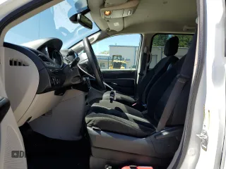 2019 Dodge Grand Caravan SE with VIN 2C4RDGBG9KR805034, listed as a Copart auction lot 55257705 with 179,384 mi miles and Clean Title. Bid and sale history available at DreamBid. Image 7.