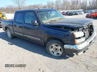 2005 Chevrolet Silverado 1500 LS with VIN 2GCEC13TX51388858, listed as a IAAI auction lot 41771105 with 266,554 mi miles. Bid and sale history available at carsss.com. Image 1.