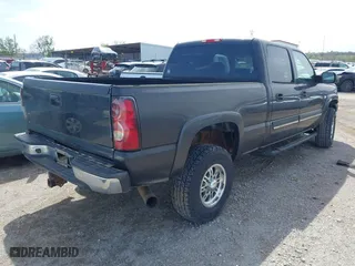 2004 Chevrolet Silverado 2500HD LT with VIN 1GCHK23204F221915, listed as a IAAI auction lot 41927609 with 209,729 mi miles. Bid and sale history available at carsss.com. Image 4.