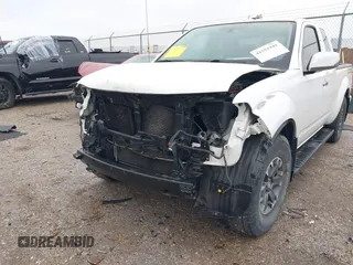 2017 Nissan Frontier SV z VIN 1N6AD0CU6HN771615, wystawiony jako IAAI lot #41552941 z przebiegiem 120 919 mil mil oraz . Historia ofert i sprzedaży dostępna na DreamBid. Obrazek 6.