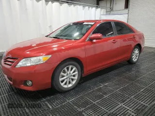 2010 Toyota Camry z VIN 4T4BF3EK8AR044245, wystawiony jako Copart lot #53678505 z przebiegiem 194 438 mil mil oraz Czysty tytuł • Clean title. Historia ofert i sprzedaży dostępna na DreamBid. Obrazek 1.