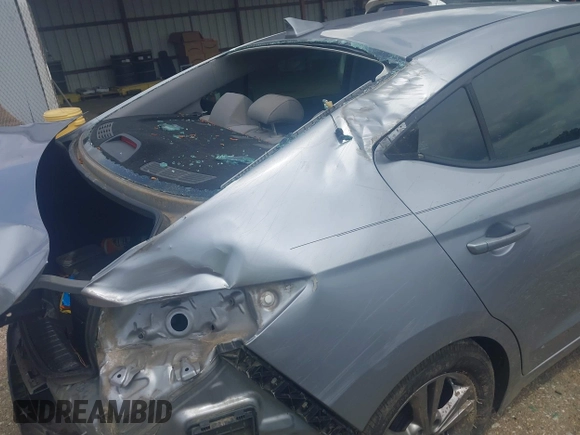 2017 Hyundai Elantra SE z VIN 5NPD84LF7HH119468, wystawiony jako IAAI lot #42060414 z przebiegiem 122 434 mil mil oraz . Historia ofert i sprzedaży dostępna na DreamBid. Obrazek 17.