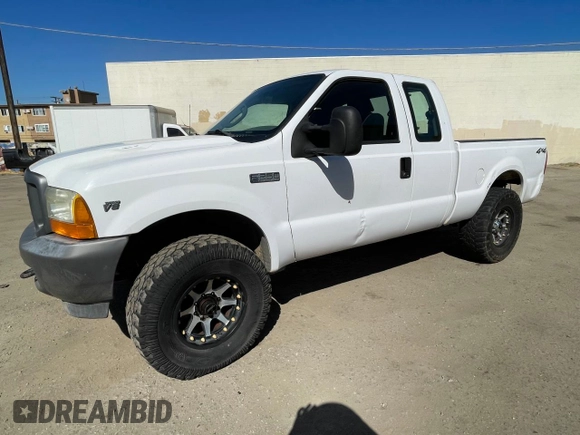 2001 Ford F-250 XL z VIN 3FTNX21L81MA87019, wystawiony jako Copart lot #64358625 z przebiegiem 177 555 mil mil oraz Czysty tytuł • Clean title. Historia ofert i sprzedaży dostępna na DreamBid. Obrazek 2.