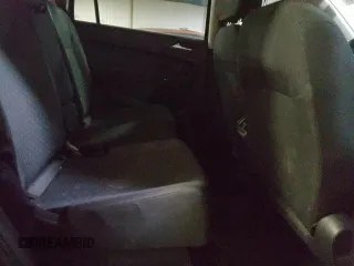2018 Volkswagen Tiguan S z VIN 3VV0B7AX7JM157409, wystawiony jako Copart lot #58670225 z przebiegiem 162 204 mil mil oraz Nie do naprawy • Non repairable. Historia ofert i sprzedaży dostępna na DreamBid. Obrazek 10.
