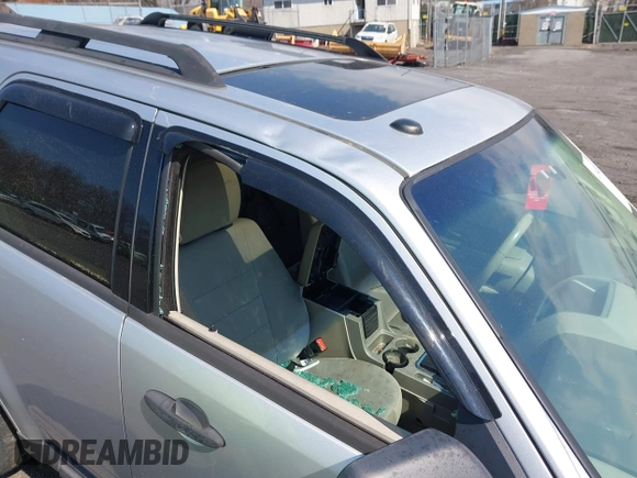 2011 Ford Escape XLT with VIN 1FMCU9DG2BKB88326, listed as a IAAI auction lot 41848202 with 173,464 mi miles and . Bid and sale history available at DreamBid. Image 6.