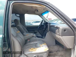 2003 Chevrolet Suburban LS with VIN 3GNEC16Z93G101439, listed as a IAAI auction lot 40360593 with 255,629 mi miles. Bid and sale history available at carsss.com. Image 5.
