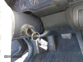 1991 Chevrolet Beretta z VIN 1G1LW13T4ME161251, wystawiony jako IAAI lot #41663013 z przebiegiem 179 803 mil mil oraz . Historia ofert i sprzedaży dostępna na DreamBid. Obrazek 11.