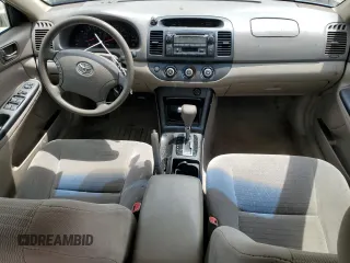 2005 Toyota Camry STD z VIN 4T1BE32K75U087837, wystawiony jako Copart lot #56735965 z przebiegiem 231 694 mil mil oraz Szkoda całkowita • Salvage title. Historia ofert i sprzedaży dostępna na DreamBid. Obrazek 8.