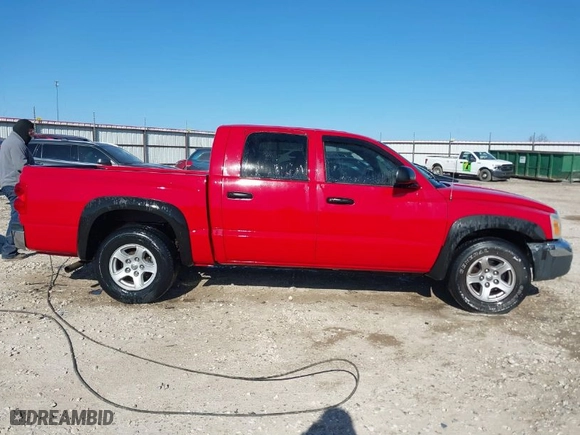 2005 Dodge Dakota SLT with VIN 1D7HE48N65S320064, listed as a IAAI auction lot 41276075 with 183,949 mi miles. Bid and sale history available at carsss.com. Image 13.