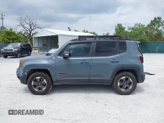 2017 Jeep Renegade Deserthawk z VIN ZACCJBCBXHPF82004, wystawiony jako IAAI lot #42027598 z przebiegiem Nie podano mil oraz . Historia ofert i sprzedaży dostępna na DreamBid. Obrazek 14.