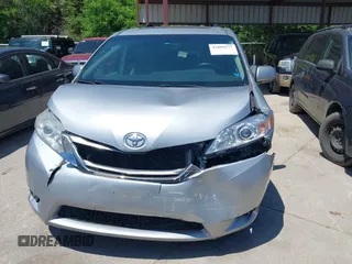 2015 Toyota Sienna XLE with VIN 5TDYK3DC0FS555636, listed as a IAAI auction lot 42099577 with 114,975 mi miles. Bid and sale history available at carsss.com. Image 12.