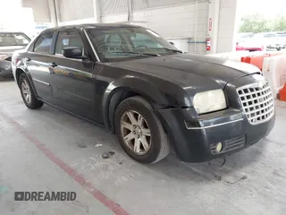 2007 Chrysler 300 Touring z VIN 2C3KA53G17H869258, wystawiony jako IAAI lot #42399212 z przebiegiem 237 633 mil mil oraz . Historia ofert i sprzedaży dostępna na DreamBid. Obrazek 1.