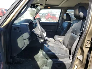 2009 Jeep Commander Limited z VIN 1J8HG58T79C505502, wystawiony jako Copart lot #44731824 z przebiegiem 135 874 mil mil oraz Szkoda całkowita • Salvage title. Historia ofert i sprzedaży dostępna na DreamBid. Obrazek 7.