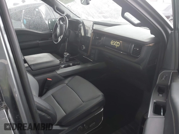 2022 Ford F-150 Lightning Pro z VIN 1FTVW1EL8NWG14070, wystawiony jako IAAI lot #41776980 z przebiegiem 14 812 mil mil oraz . Historia ofert i sprzedaży dostępna na DreamBid. Obrazek 5.