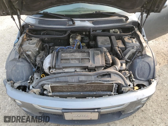 2005 MINI Convertible S z VIN WMWRH33535TF83436, wystawiony jako Copart lot #63962304 z przebiegiem 246 932 mil mil oraz Szkoda całkowita • Salvage title. Historia ofert i sprzedaży dostępna na DreamBid. Obrazek 11.