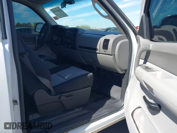 2009 Chevrolet Silverado 1500 Work Truck with VIN 1GCEC14019Z276063, listed as a IAAI auction lot 41654795 with 190,331 mi miles. Bid and sale history available at carsss.com. Image 5.