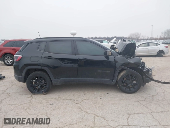 2024 Jeep Compass Latitude with VIN 3C4NJDBN7RT142526, listed as a IAAI auction lot 41512464 with 5,429 mi miles. Bid and sale history available at carsss.com. Image 14.