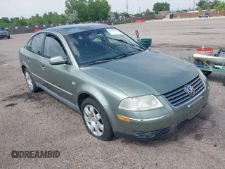 2002 Volkswagen Passat GLX z VIN WVWTH63B52P177417, wystawiony jako IAAI lot #42431837 z przebiegiem 239 788 mil mil oraz . Historia ofert i sprzedaży dostępna na DreamBid. Obrazek 1.