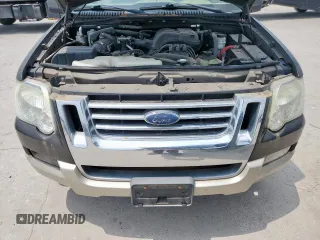2006 Ford Explorer Eddie Bauer z VIN 1FMEU64EX6UB16337, wystawiony jako Copart lot #57350035 z przebiegiem 111 736 mil mil oraz Czysty tytuł • Clean title. Historia ofert i sprzedaży dostępna na DreamBid. Obrazek 12.