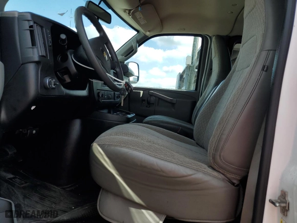 2017 Chevrolet Express Passenger LT with VIN 1GAZGPFF5H1170800, listed as a Copart auction lot 86915014 with 73,649 mi miles and Salvage Title. Bid and sale history available at carsss.com. Image 7.