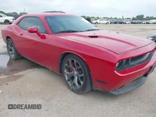 2013 Dodge Challenger R/T Classic z VIN 2C3CDYBT6DH594154, wystawiony jako IAAI lot #42406366 z przebiegiem 139 585 mil mil oraz . Historia ofert i sprzedaży dostępna na DreamBid. Obrazek 1.