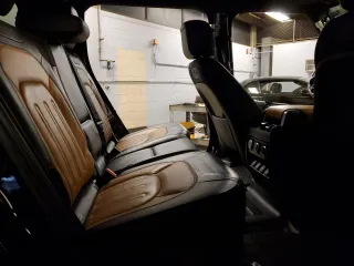 2020 Land Rover Defender X z VIN SALEXEEUXL2033275, wystawiony jako Copart lot #88715025 z przebiegiem 62 345 mil mil oraz Szkoda całkowita • Salvage title. Historia ofert i sprzedaży dostępna na DreamBid. Obrazek 10.