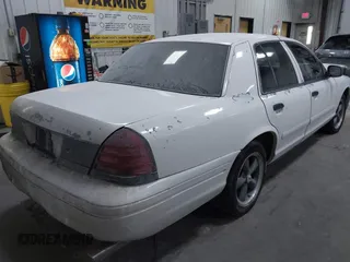 2001 Ford Crown Victoria Police Police Interceptor with VIN 2FAFP71W01X150796, listed as a IAAI auction lot 41319796 with 200,174 mi miles. Bid and sale history available at carsss.com. Image 4.