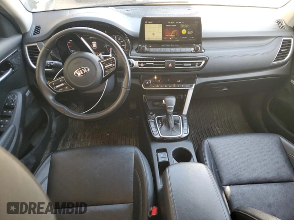 2021 Kia Seltos SX z VIN KNDETCA23M7082933, wystawiony jako Copart lot #49069285 z przebiegiem 31 655 mil mil oraz Szkoda całkowita • Salvage title. Historia ofert i sprzedaży dostępna na DreamBid. Obrazek 8.