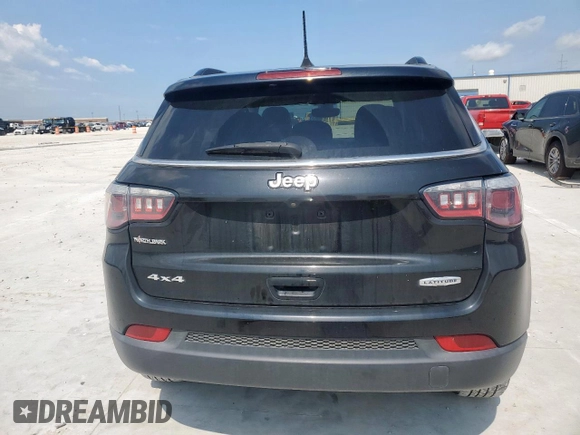 2018 Jeep Compass Latitude with VIN 3C4NJDBB1JT261988, listed as a Copart auction lot 60912235 with 67,929 mi miles and Salvage title. Bid and sale history available at DreamBid. Image 6.