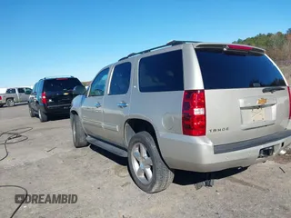 2013 Chevrolet Tahoe LT z VIN 1GNSCBE05DR378859, wystawiony jako IAAI lot #41074700 z przebiegiem 184 925 mil mil oraz . Historia ofert i sprzedaży dostępna na DreamBid. Obrazek 3.