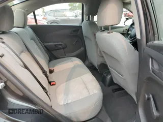 2016 Chevrolet Sonic LS z VIN 1G1JA5SH1G4103182, wystawiony jako Copart lot #59205495 z przebiegiem 107 537 mil mil oraz Szkoda całkowita • Salvage title. Historia ofert i sprzedaży dostępna na DreamBid. Obrazek 10.