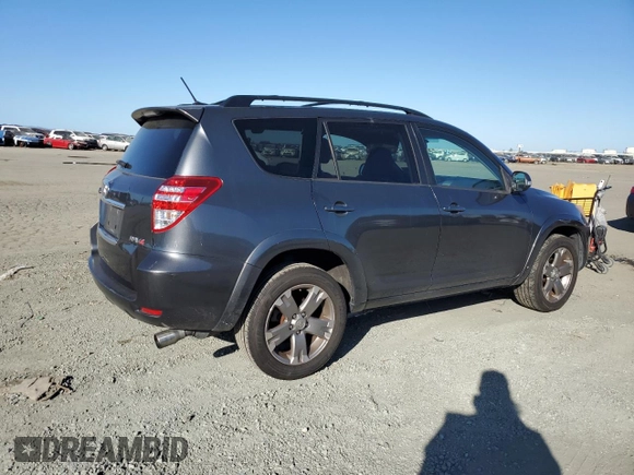 2010 Toyota RAV4 Sport с VIN JTMWF4DV4A5030385, выставлен на аукционе Copart как лот 46924595 с пробегом 166 380 миль миль и Списание • Salvage title. История ставок и продаж доступна на DreamBid. Изображение 3.