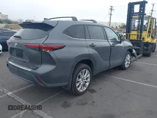 2024 Toyota Highlander LE z VIN 5TDKDRAH7RS534256, wystawiony jako IAAI lot #41609608 z przebiegiem 6 255 mil mil oraz . Historia ofert i sprzedaży dostępna na DreamBid. Obrazek 4.