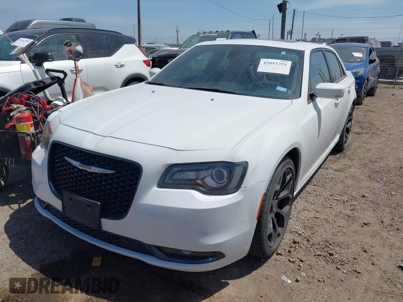 2019 Chrysler 300 S z VIN 2C3CCABG2KH604978, wystawiony jako IAAI lot #42057351 z przebiegiem 69 986 mil mil oraz . Historia ofert i sprzedaży dostępna na DreamBid. Obrazek 2.