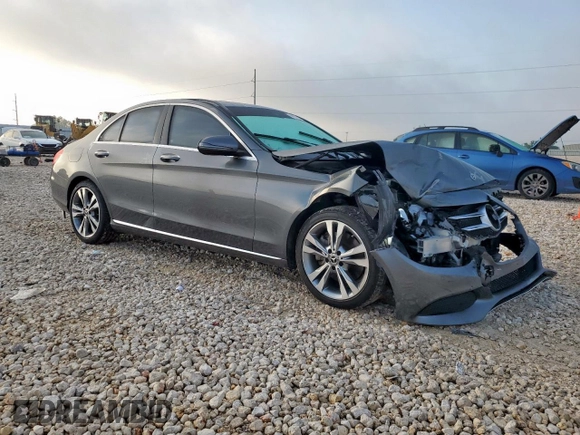 2018 Mercedes-Benz C 300 z VIN 55SWF4JB7JU263457, wystawiony jako Copart lot #58995055 z przebiegiem 78 538 mil mil oraz Szkoda całkowita • Salvage title. Historia ofert i sprzedaży dostępna na DreamBid. Obrazek 4.