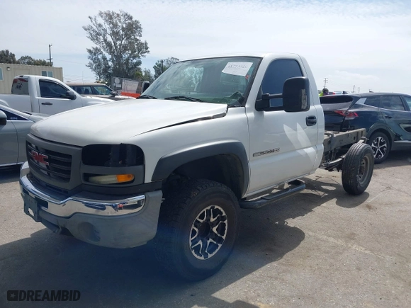 2006 GMC Sierra 2500HD Work Truck with VIN 1GTHC24U36E260455, listed as a IAAI auction lot 41753820 with 1 mi miles. Bid and sale history available at carsss.com. Image 2.