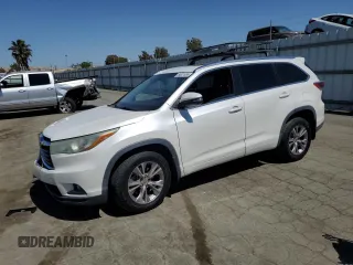 2015 Toyota Highlander XLE z VIN 5TDJKRFH9FS128128, wystawiony jako Copart lot #59007655 z przebiegiem 117 603 mil mil oraz Szkoda całkowita • Salvage title. Historia ofert i sprzedaży dostępna na DreamBid. Obrazek 1.