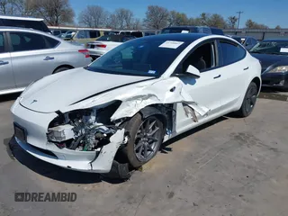 2023 Tesla Model 3 z VIN 5YJ3E1EA0PF608506, wystawiony jako IAAI lot #41748862 z przebiegiem 15 mil mil oraz . Historia ofert i sprzedaży dostępna na DreamBid. Obrazek 2.