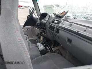 1996 Ford F-250 z VIN 1FTHX26F8TEB61614, wystawiony jako IAAI lot #42255763 z przebiegiem Nie podano mil oraz . Historia ofert i sprzedaży dostępna na DreamBid. Obrazek 5.