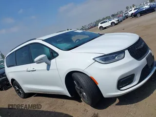 2021 Chrysler Pacifica Touring with VIN 2C4RC1FG7MR605587, listed as a IAAI auction lot 42329028 with 111,305 mi miles and . Bid and sale history available at DreamBid. Image 13.