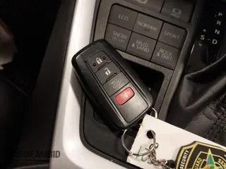 2022 Toyota RAV4 XLE with VIN 2T3P1RFV3NC259542, listed as a IAAI auction lot 42372093 with 42,896 mi miles and . Bid and sale history available at DreamBid. Image 11.