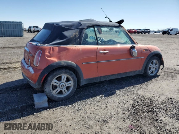 2005 MINI Convertible z VIN WMWRF33585TF62541, wystawiony jako Copart lot #49868625 z przebiegiem Nie podano mil oraz Szkoda całkowita • Salvage title. Historia ofert i sprzedaży dostępna na DreamBid. Obrazek 3.