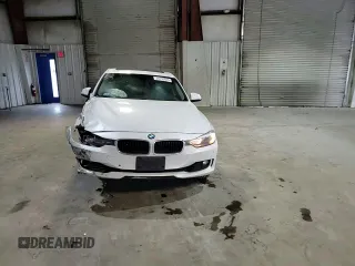 2015 BMW 3 Series 328i xDrive z VIN WBA3B5C55FF961191, wystawiony jako Copart lot #54799805 z przebiegiem 102 979 mil mil oraz Nie do naprawy • Non repairable. Historia ofert i sprzedaży dostępna na DreamBid. Obrazek 13.