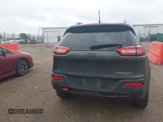 2016 Jeep Cherokee Trailhawk z VIN 1C4PJMBS7GW372623, wystawiony jako IAAI lot #42336107 z przebiegiem 231 887 mil mil oraz . Historia ofert i sprzedaży dostępna na DreamBid. Obrazek 16.