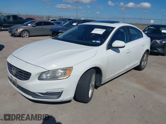 2015 Volvo S60 T5 Drive-E Premier z VIN YV126MFBXF2313216, wystawiony jako IAAI lot #41657076 z przebiegiem 200 249 mil mil oraz . Historia ofert i sprzedaży dostępna na DreamBid. Obrazek 2.