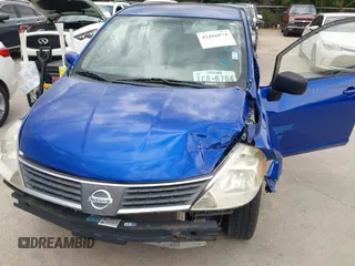 2011 Nissan Versa S z VIN 3N1BC1CP0BL447225, wystawiony jako IAAI lot #42466974 z przebiegiem 133 973 mil mil oraz . Historia ofert i sprzedaży dostępna na DreamBid. Obrazek 6.