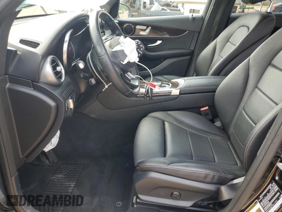 2019 Mercedes-Benz GLC 300 z VIN WDC0G4JB7KV117187, wystawiony jako Copart lot #53728525 z przebiegiem 26 352 mil mil oraz Szkoda całkowita • Salvage title. Historia ofert i sprzedaży dostępna na DreamBid. Obrazek 7.